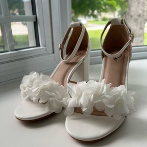 Like new - Size 6 white wedge heels!